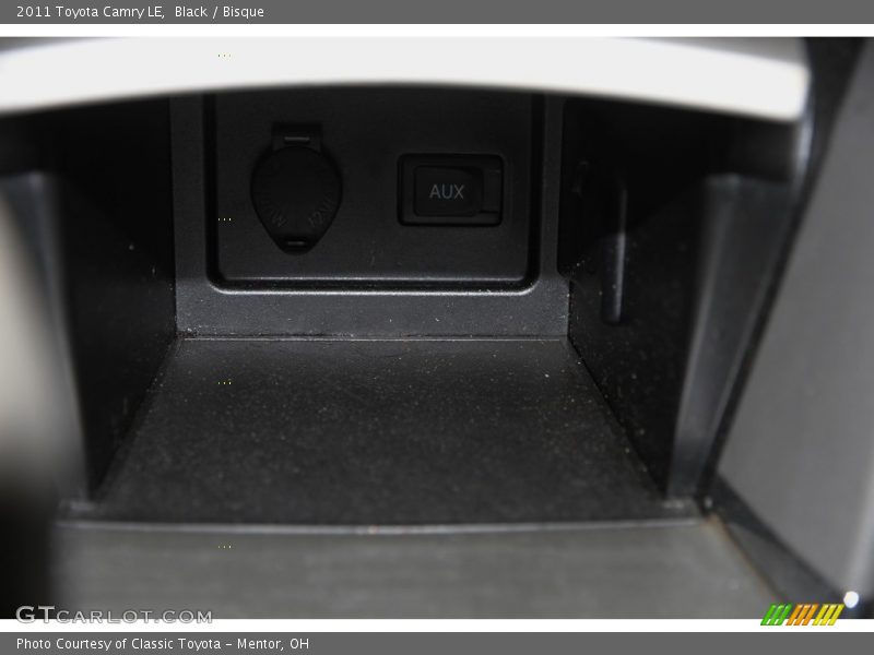 Black / Bisque 2011 Toyota Camry LE