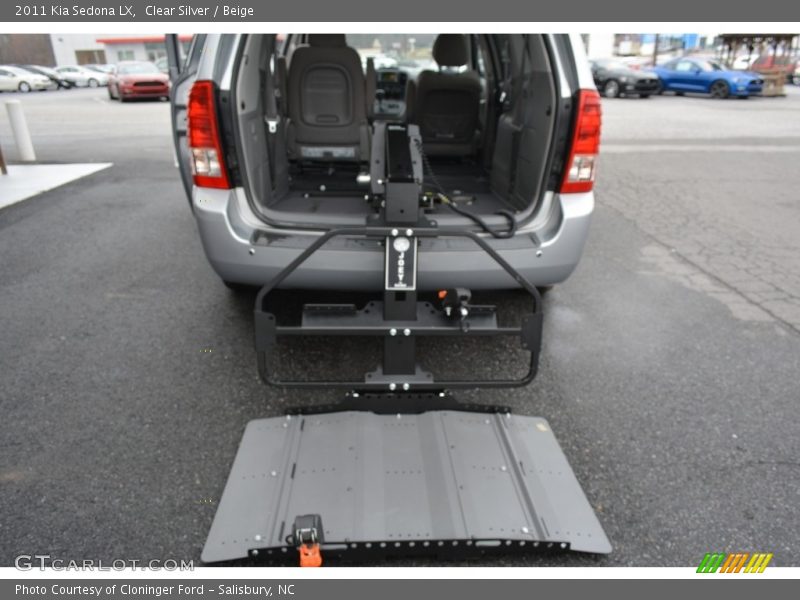 Clear Silver / Beige 2011 Kia Sedona LX