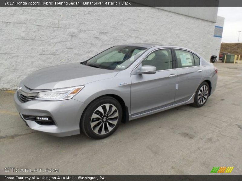 Front 3/4 View of 2017 Accord Hybrid Touring Sedan