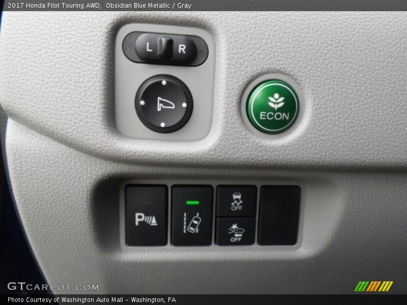 Controls of 2017 Pilot Touring AWD