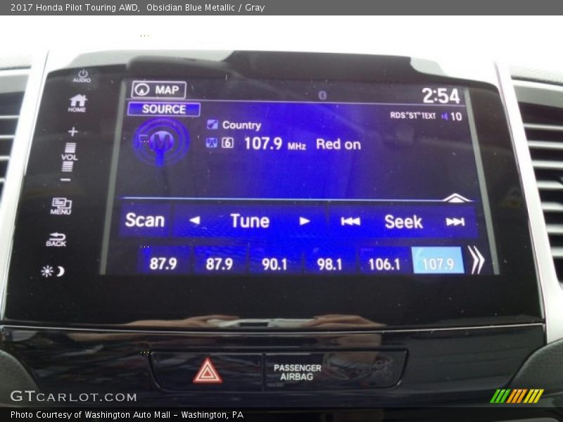 Controls of 2017 Pilot Touring AWD