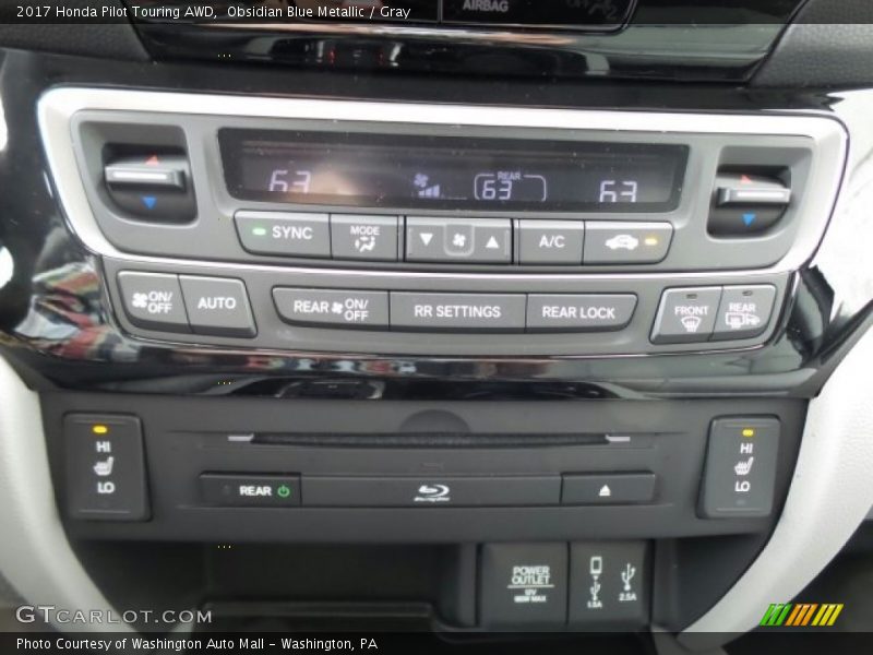 Controls of 2017 Pilot Touring AWD