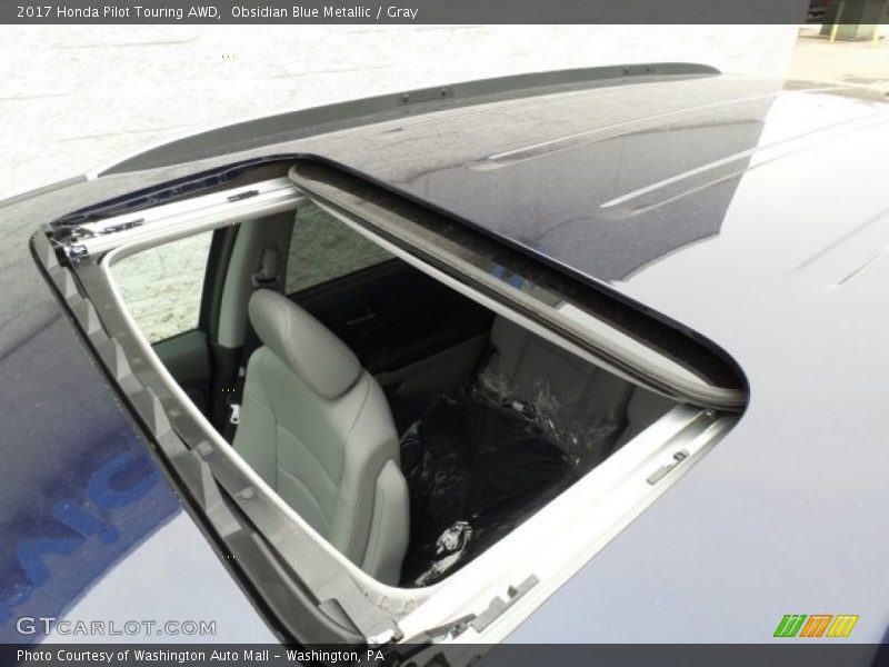 Sunroof of 2017 Pilot Touring AWD