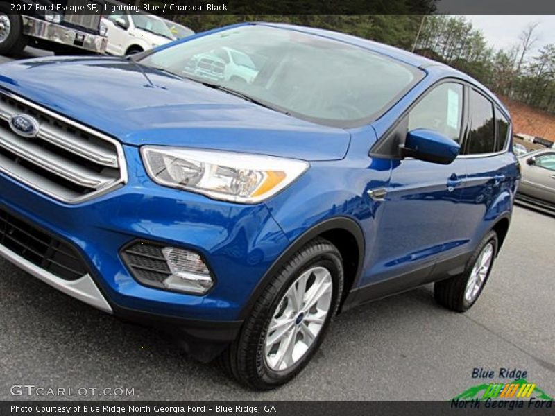 Lightning Blue / Charcoal Black 2017 Ford Escape SE