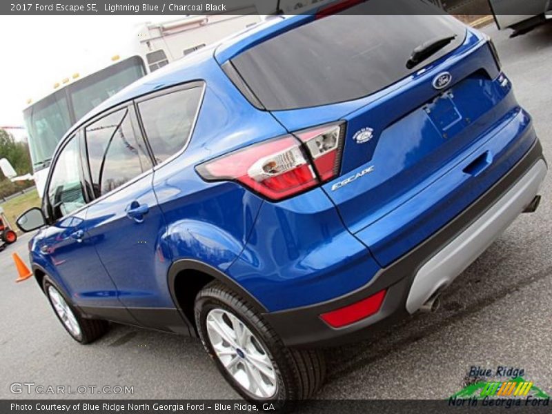 Lightning Blue / Charcoal Black 2017 Ford Escape SE