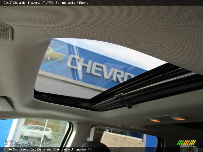 Summit White / Ebony 2017 Chevrolet Traverse LT AWD