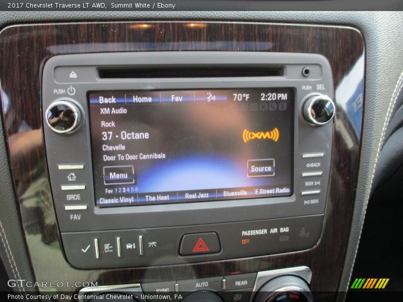 Summit White / Ebony 2017 Chevrolet Traverse LT AWD