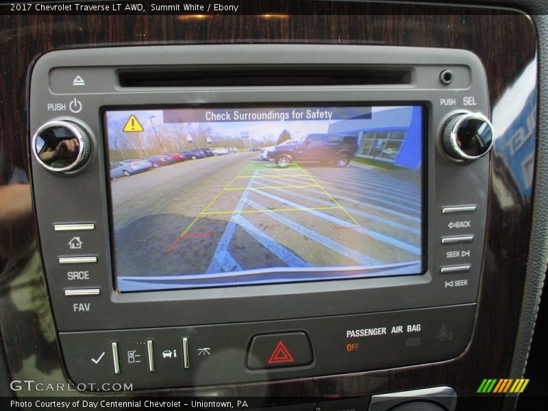 Summit White / Ebony 2017 Chevrolet Traverse LT AWD