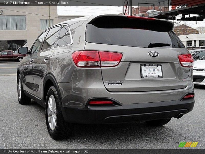 Titanium Silver / Black 2017 Kia Sorento L