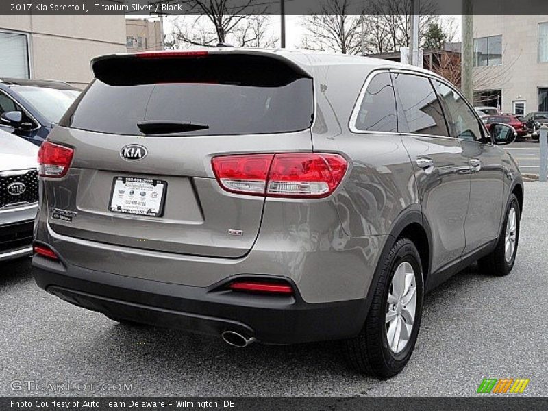 Titanium Silver / Black 2017 Kia Sorento L