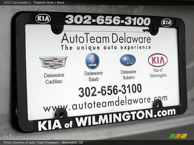 Titanium Silver / Black 2017 Kia Sorento L