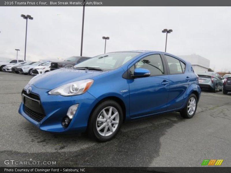 Front 3/4 View of 2016 Prius c Four