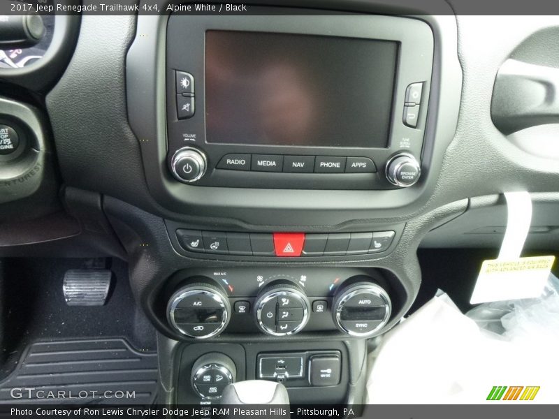 Alpine White / Black 2017 Jeep Renegade Trailhawk 4x4
