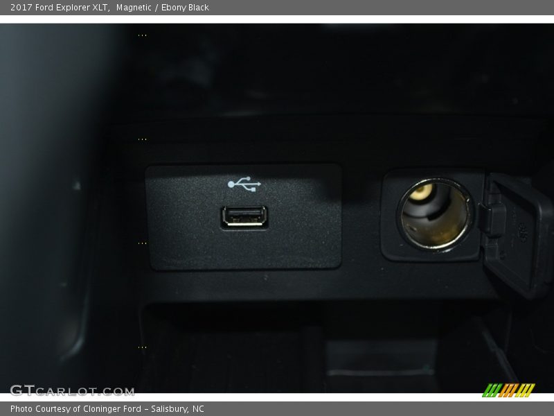 Magnetic / Ebony Black 2017 Ford Explorer XLT