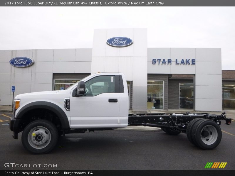 Oxford White / Medium Earth Gray 2017 Ford F550 Super Duty XL Regular Cab 4x4 Chassis