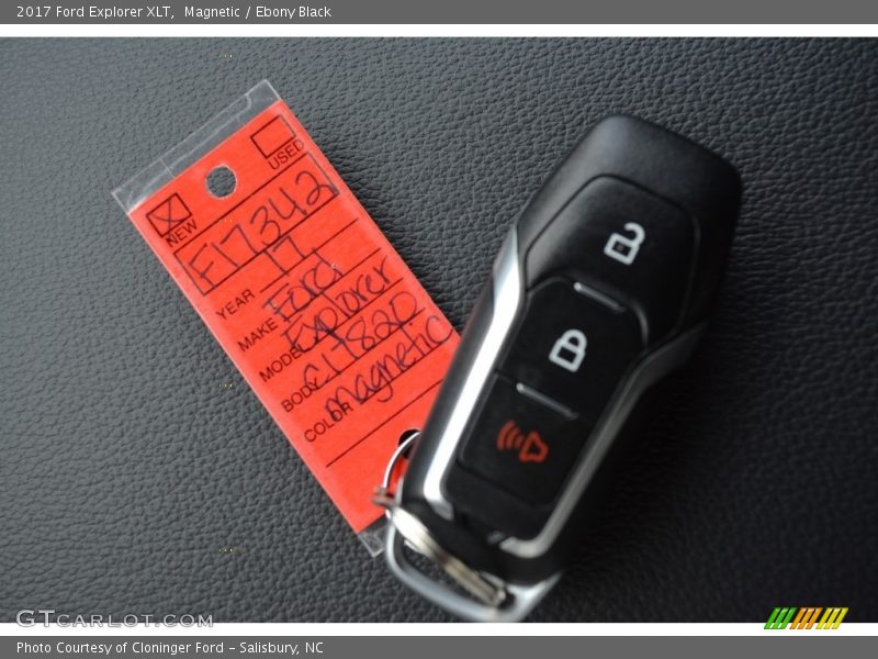 Magnetic / Ebony Black 2017 Ford Explorer XLT