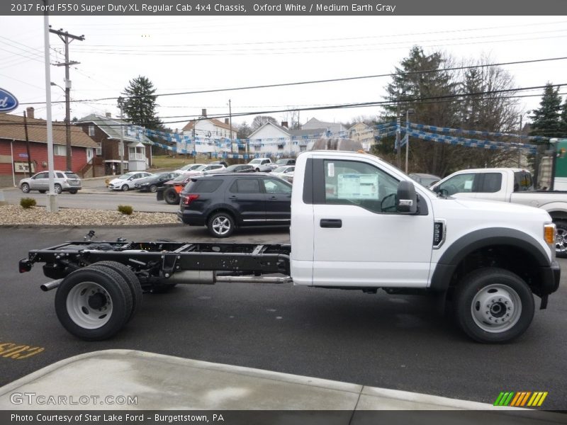 Oxford White / Medium Earth Gray 2017 Ford F550 Super Duty XL Regular Cab 4x4 Chassis
