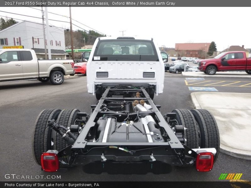 Oxford White / Medium Earth Gray 2017 Ford F550 Super Duty XL Regular Cab 4x4 Chassis