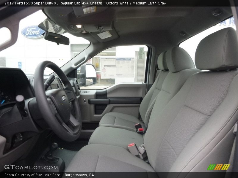 Oxford White / Medium Earth Gray 2017 Ford F550 Super Duty XL Regular Cab 4x4 Chassis