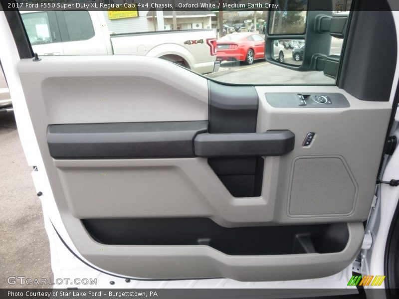 Door Panel of 2017 F550 Super Duty XL Regular Cab 4x4 Chassis