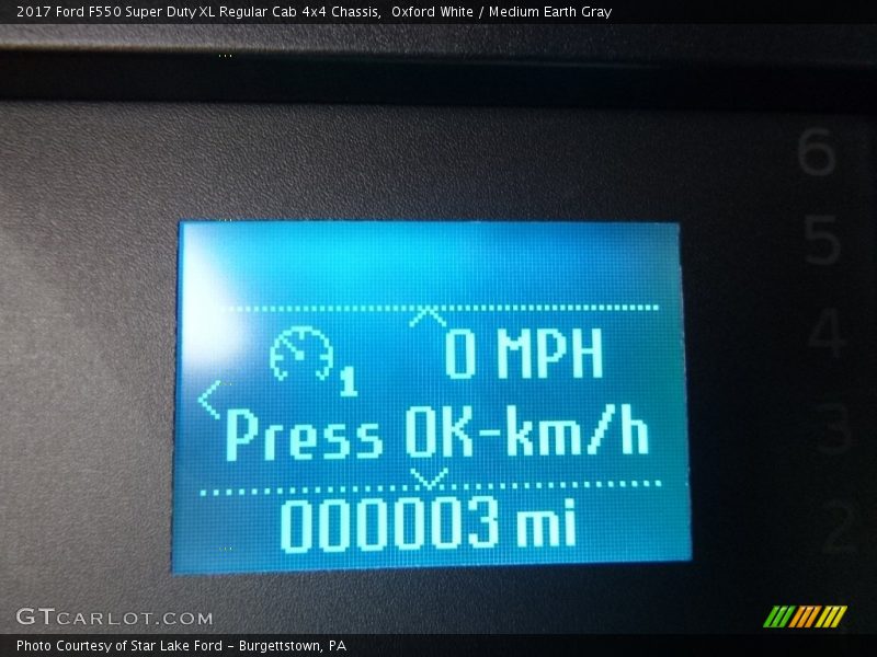 Oxford White / Medium Earth Gray 2017 Ford F550 Super Duty XL Regular Cab 4x4 Chassis