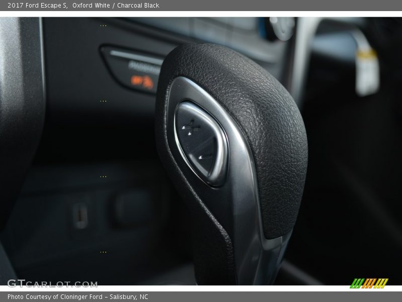Oxford White / Charcoal Black 2017 Ford Escape S