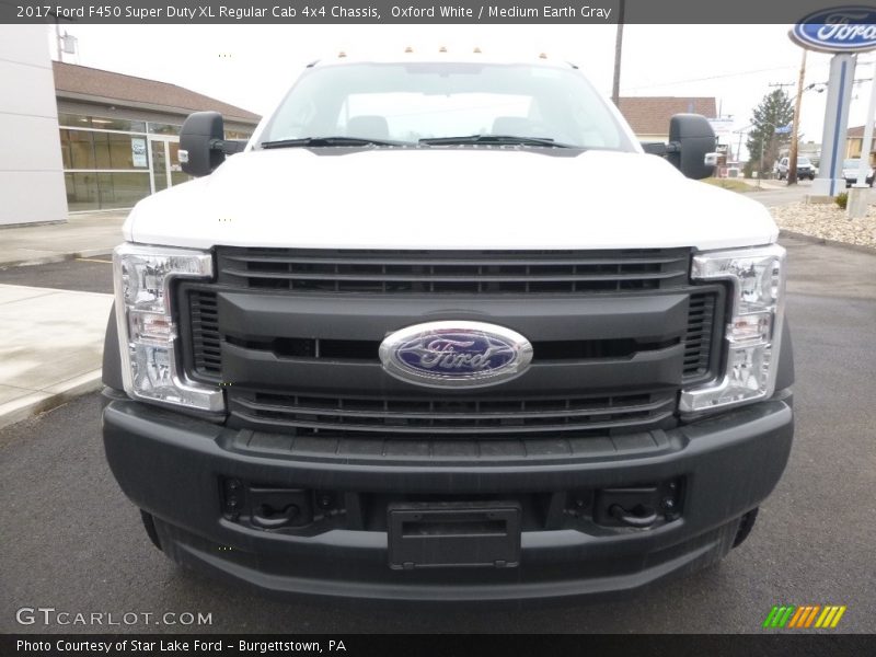 Oxford White / Medium Earth Gray 2017 Ford F450 Super Duty XL Regular Cab 4x4 Chassis