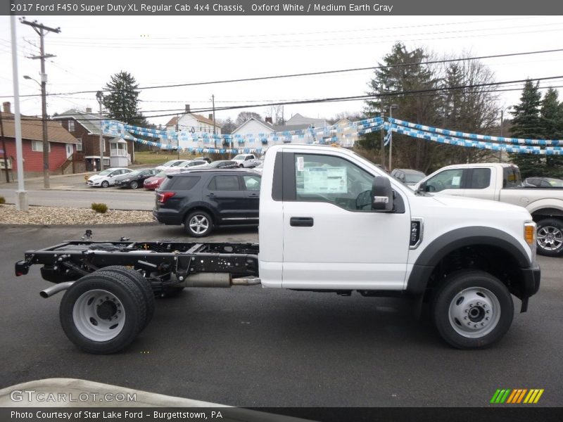 Oxford White / Medium Earth Gray 2017 Ford F450 Super Duty XL Regular Cab 4x4 Chassis