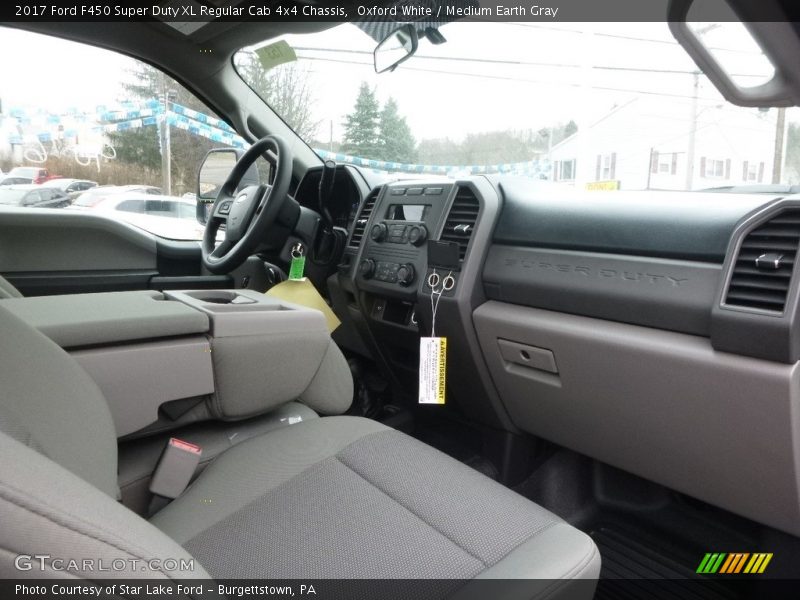 Oxford White / Medium Earth Gray 2017 Ford F450 Super Duty XL Regular Cab 4x4 Chassis