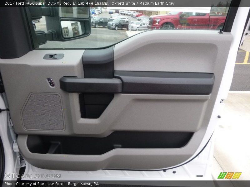 Oxford White / Medium Earth Gray 2017 Ford F450 Super Duty XL Regular Cab 4x4 Chassis