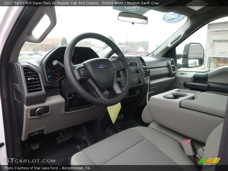 Oxford White / Medium Earth Gray 2017 Ford F450 Super Duty XL Regular Cab 4x4 Chassis