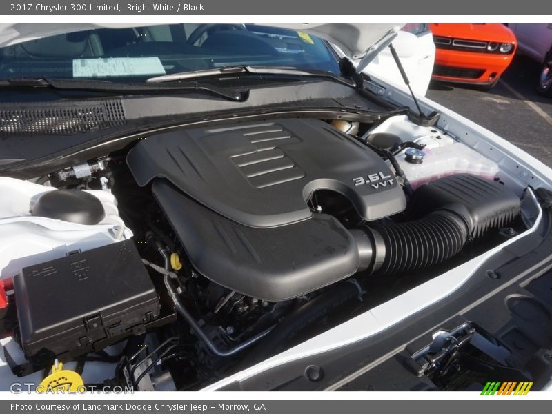Bright White / Black 2017 Chrysler 300 Limited