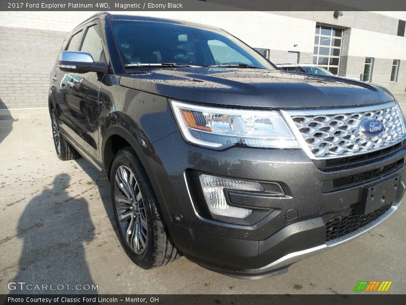 Front 3/4 View of 2017 Explorer Platinum 4WD