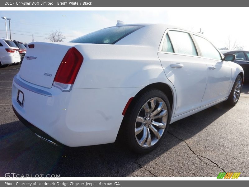 Bright White / Black 2017 Chrysler 300 Limited