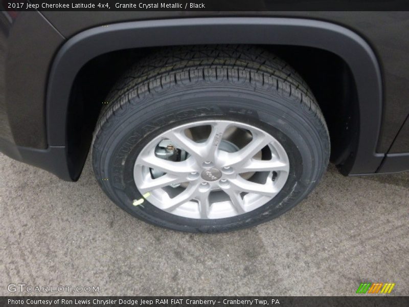 Granite Crystal Metallic / Black 2017 Jeep Cherokee Latitude 4x4