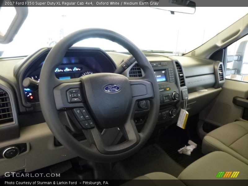 Oxford White / Medium Earth Gray 2017 Ford F350 Super Duty XL Regular Cab 4x4
