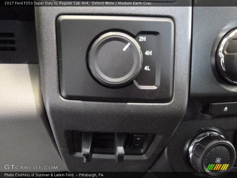 Oxford White / Medium Earth Gray 2017 Ford F350 Super Duty XL Regular Cab 4x4