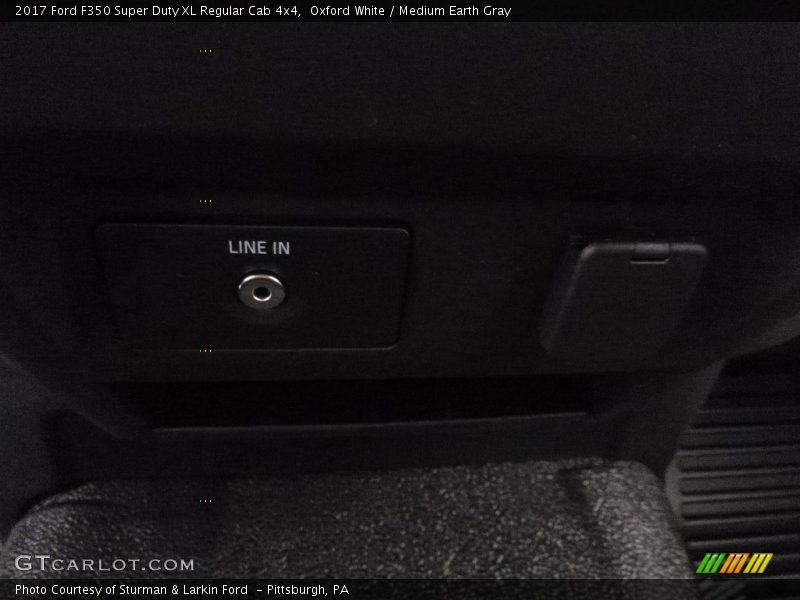 Oxford White / Medium Earth Gray 2017 Ford F350 Super Duty XL Regular Cab 4x4
