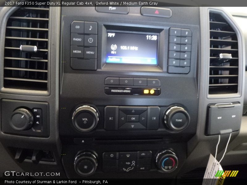 Oxford White / Medium Earth Gray 2017 Ford F350 Super Duty XL Regular Cab 4x4