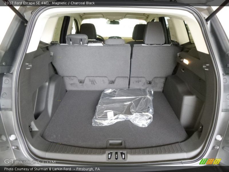 Magnetic / Charcoal Black 2017 Ford Escape SE 4WD