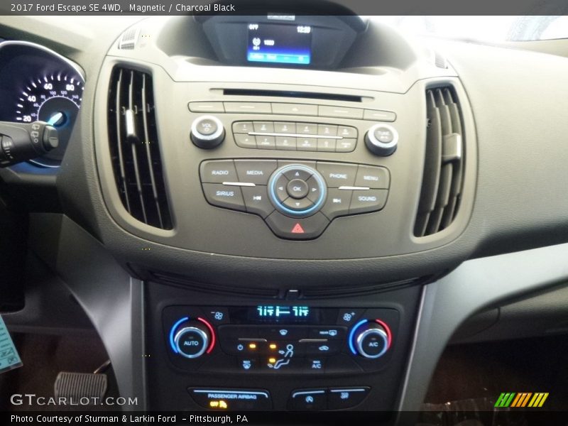 Magnetic / Charcoal Black 2017 Ford Escape SE 4WD