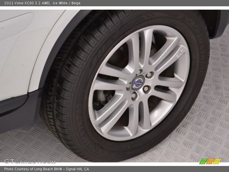 Ice White / Beige 2011 Volvo XC90 3.2 AWD