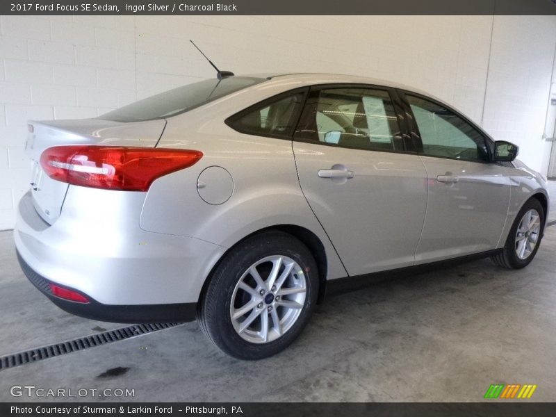 Ingot Silver / Charcoal Black 2017 Ford Focus SE Sedan