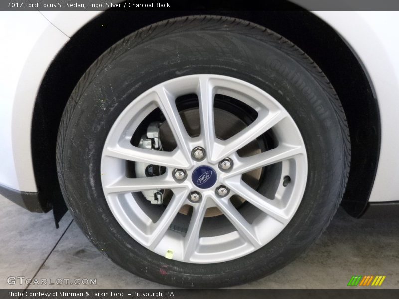 Ingot Silver / Charcoal Black 2017 Ford Focus SE Sedan