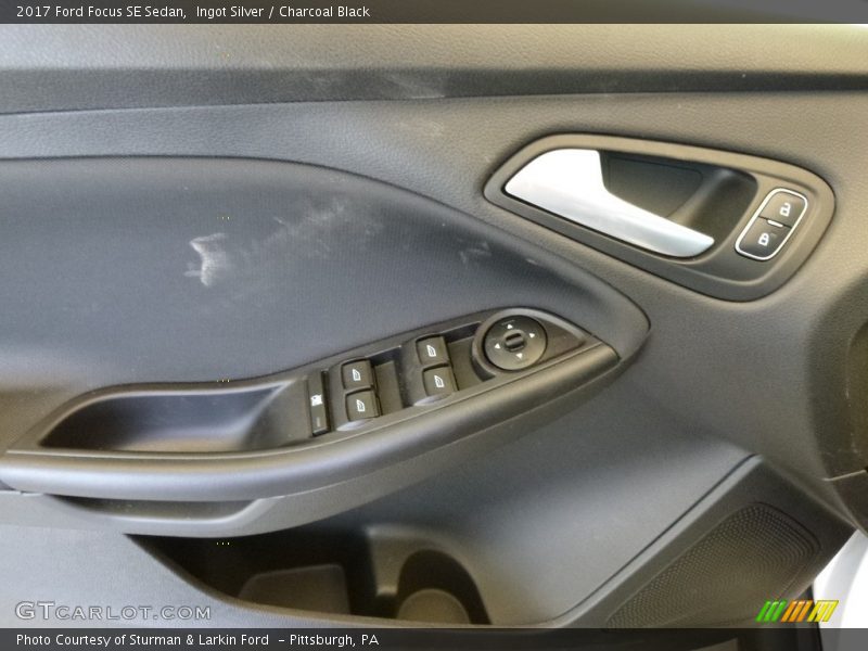 Ingot Silver / Charcoal Black 2017 Ford Focus SE Sedan