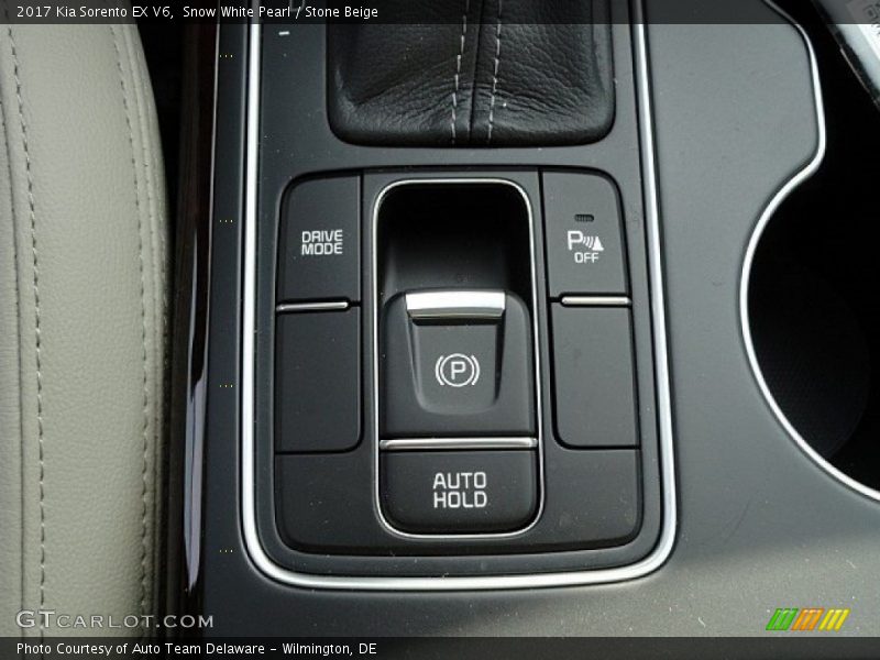 Snow White Pearl / Stone Beige 2017 Kia Sorento EX V6