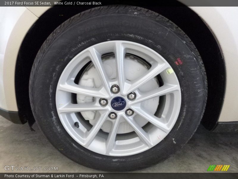 White Gold / Charcoal Black 2017 Ford Focus SE Sedan