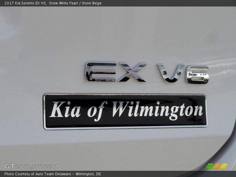Snow White Pearl / Stone Beige 2017 Kia Sorento EX V6
