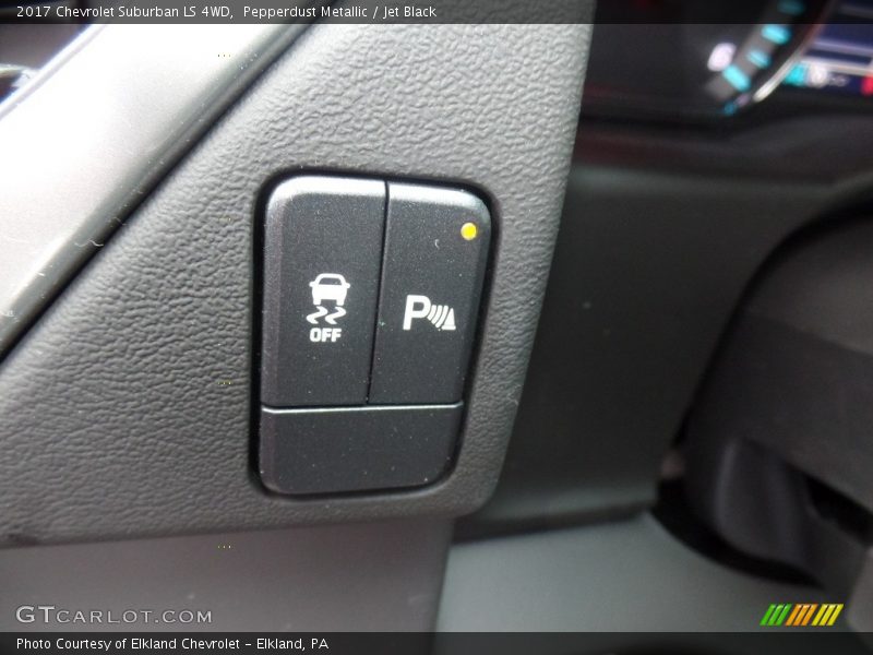 Pepperdust Metallic / Jet Black 2017 Chevrolet Suburban LS 4WD