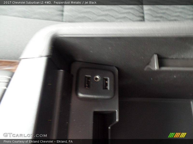 Pepperdust Metallic / Jet Black 2017 Chevrolet Suburban LS 4WD